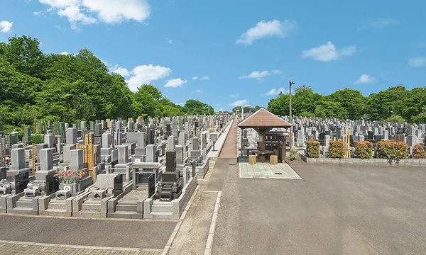 平坦な参道