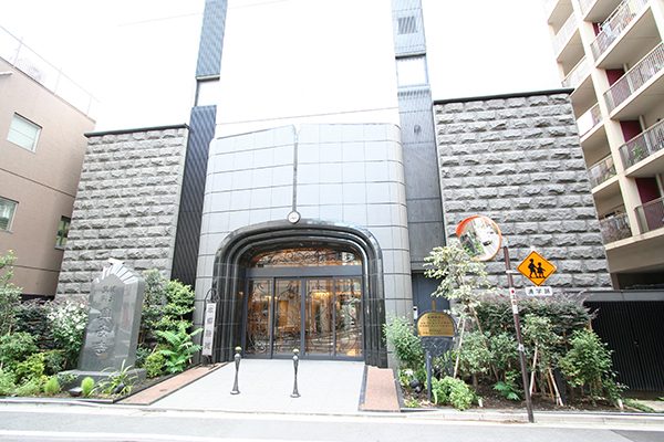 本郷陵苑外観 興安寺本郷陵苑では、ニチリョクのお葬式を施行できます。